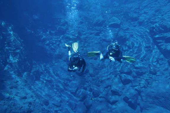 O Chico mergulha na Lagoa Misteriosa, em Bonito, no Mato Grosso do Sul